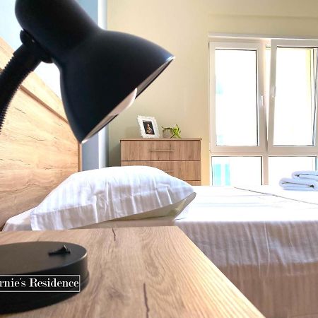 Arnie'S - Seaside Promenade Residence Vlorë Екстериор снимка